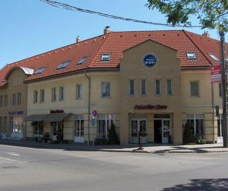 Panzio Sissi Otel Gödöllő Dış mekan fotoğraf